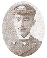 Ryosuke Namiki con uniforme de la Marina Mercante