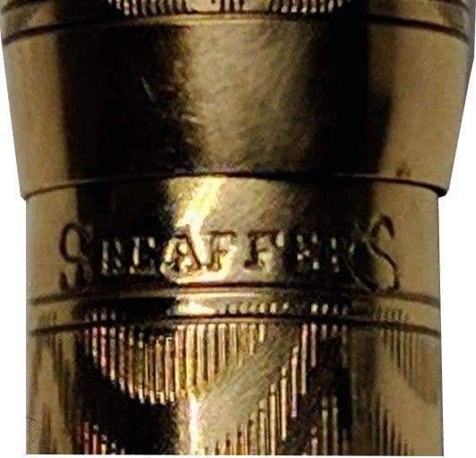 Detalle del grabado del barril de una Sheaffer Pigmy